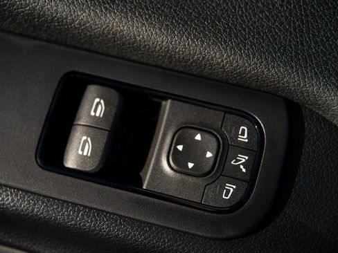 Used 2025 Mercedes-Benz Sprinter 2500 image 24