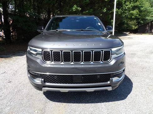 Used 2024 Jeep Wagoneer L Series II w/ Flexible Seating Group AWD/4WD image 8