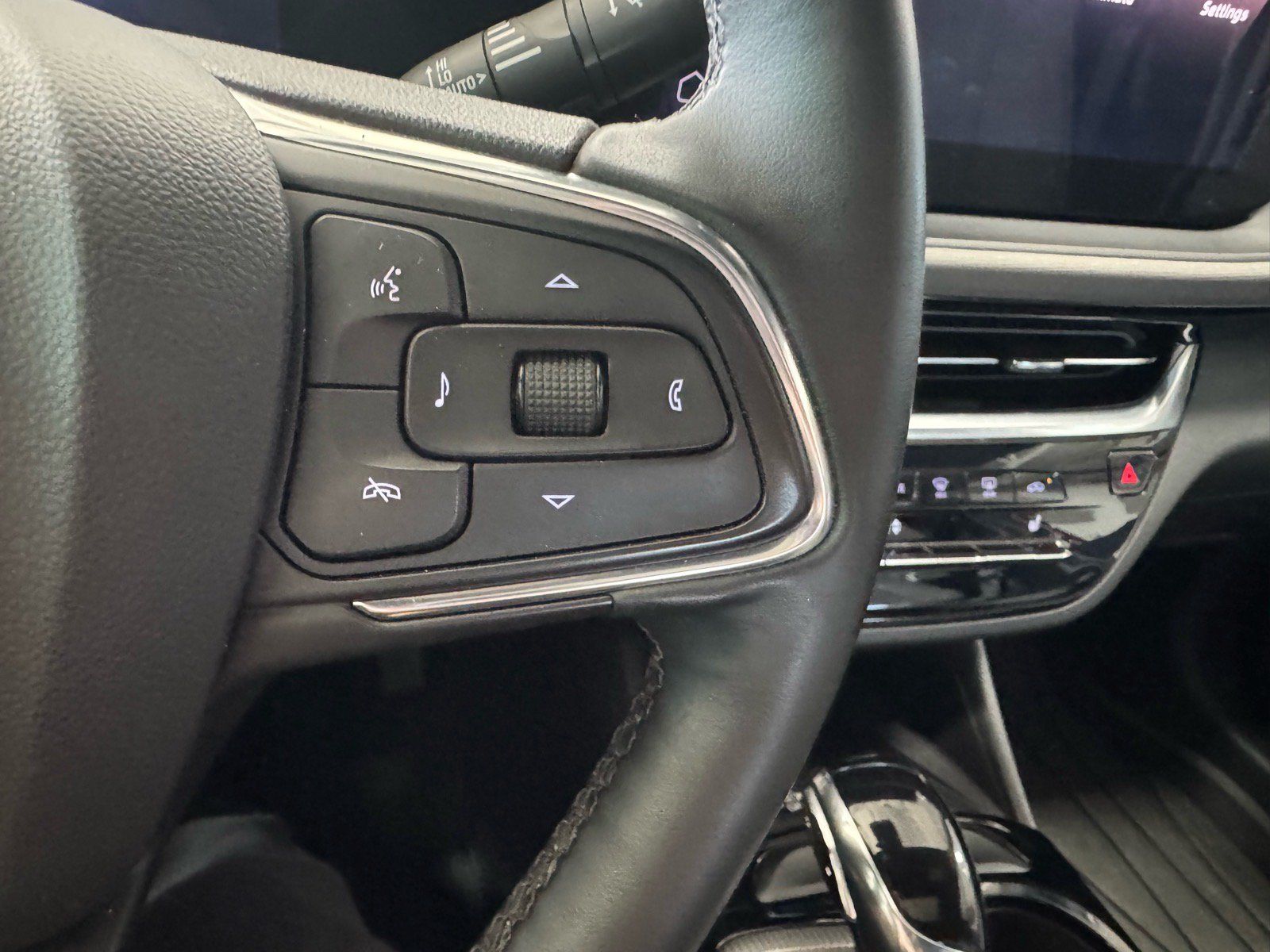 Certified 2024 Buick Envista Avenir FWD image 29