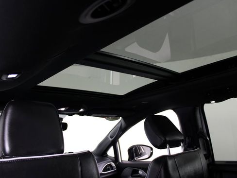 Used 2025 Chrysler Pacifica Limited image 22