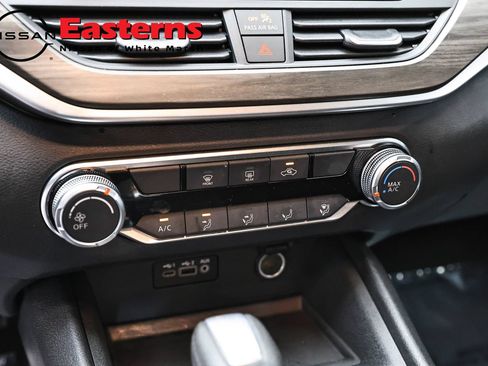 Used 2025 Nissan Altima 2.5 SV FWD image 19
