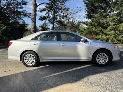 Used 2014 Toyota Camry LE image 4