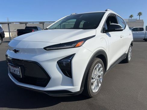 Certified 2023 Chevrolet Bolt EUV LT image 3