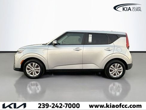 Used 2021 Kia Soul LX image 2