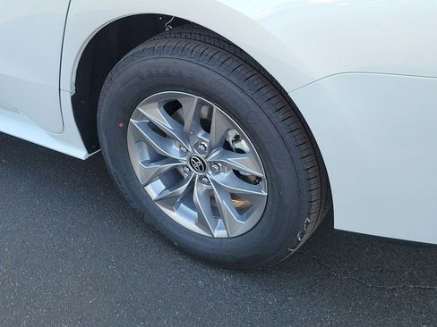 New 2026 Toyota Sienna XLE image 5