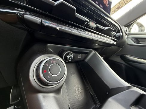 Used 2024 Alfa Romeo Tonale Ti w/ Premium Interior Package image 22