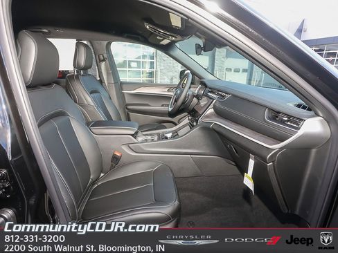 New 2025 Jeep Grand Cherokee Limited image 19