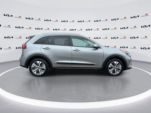 Used 2022 Kia Niro EX Premium w/ Cold Weather Package image 9