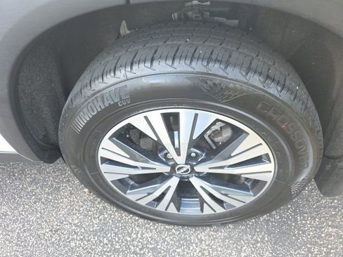 Used 2023 Nissan Rogue SV image 8