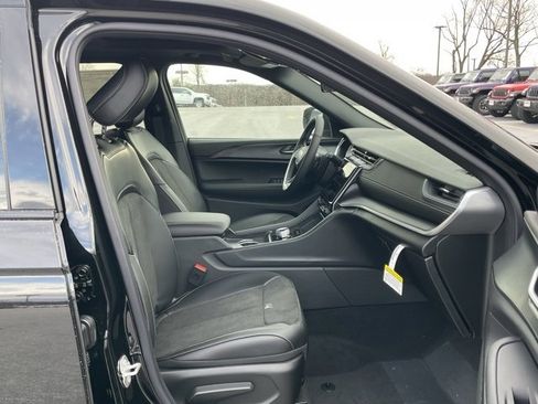 New 2025 Jeep Grand Cherokee image 28