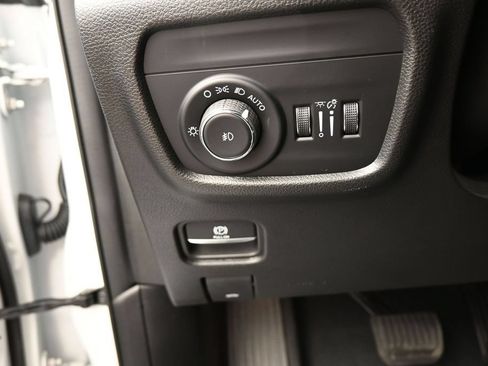 Used 2023 Jeep Grand Cherokee L Limited AWD/4WD image 35