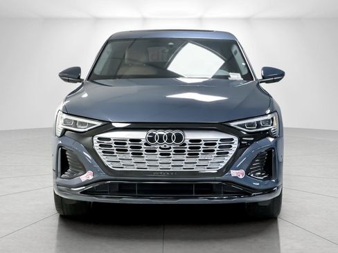 Used 2024 Audi Q8 e-tron Premium Plus image 8