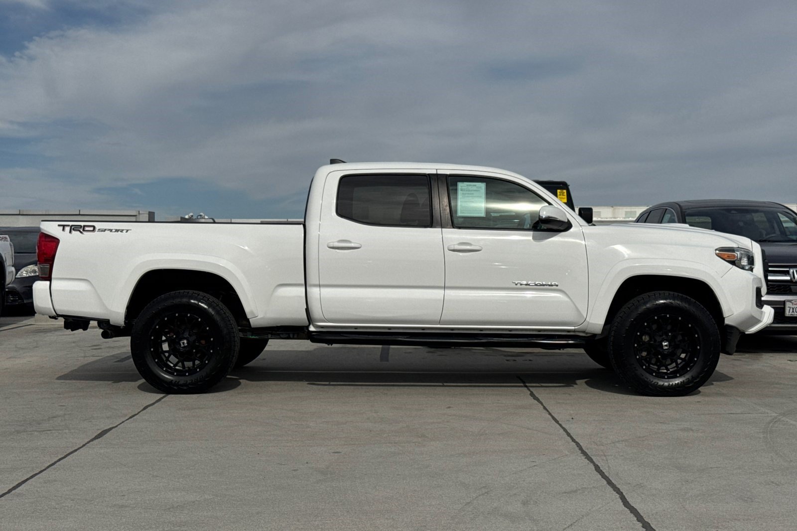 Used 2017 Toyota Tacoma SR5 RWD image 8