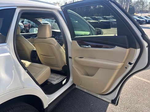 Used 2017 Cadillac XT5 Luxury image 38