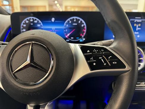 Used 2025 Mercedes-Benz GLB 250 image 18