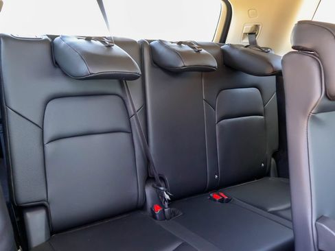 Used 2023 Nissan Pathfinder SL FWD image 12