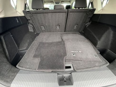 Used 2025 Nissan Rogue SV FWD image 33