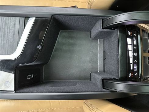 Used 2023 Volvo XC90 T8 Ultimate image 21