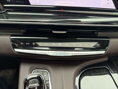 Used 2023 Cadillac Escalade ESV V w/ LPO, ONYX Package image 39