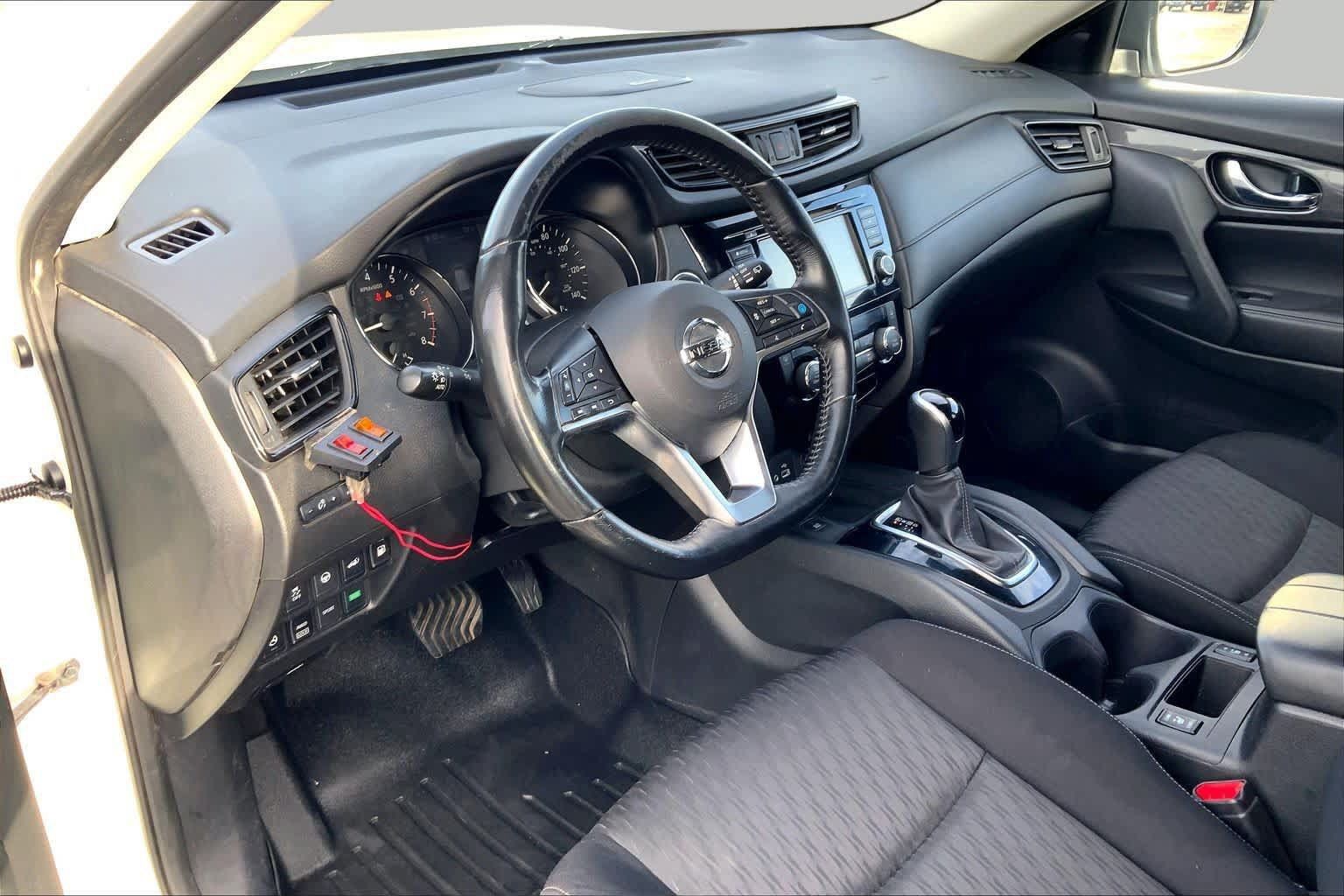 Used 2020 Nissan Rogue SV w/ Sun & Sound Touring Package AWD/4WD image 18