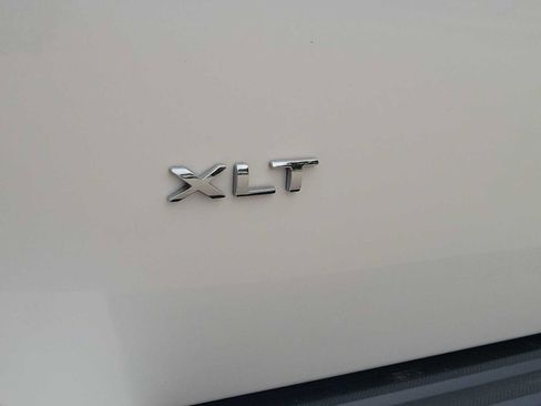 Used 2017 Ford Expedition EL XLT w/ Equipment Group 202A RWD image 11
