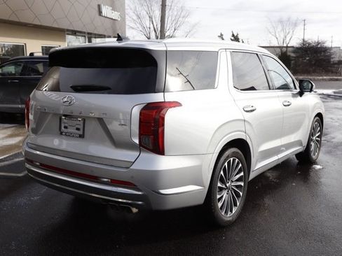 Used 2024 Hyundai Palisade Calligraphy image 3