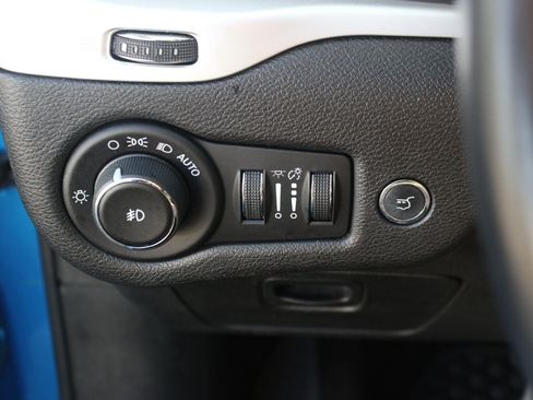 Used 2018 Jeep Cherokee Trailhawk w/ Quick Order Package 27L AWD/4WD image 31