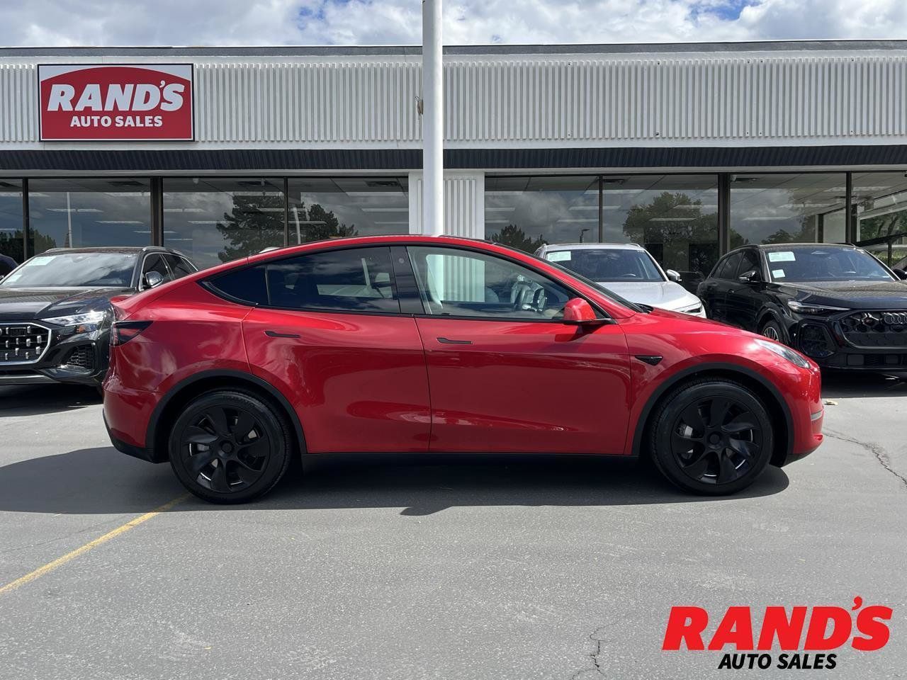 Used 2023 Tesla Model Y Long Range AWD/4WD image 1