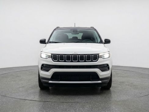 Used 2025 Jeep Compass Limited AWD/4WD image 2