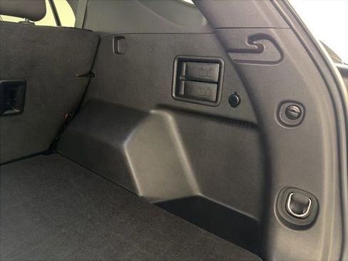 Used 2023 Chevrolet Equinox LT image 31