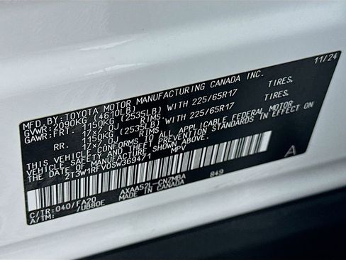 Certified 2025 Toyota RAV4 XLE FWD image 32
