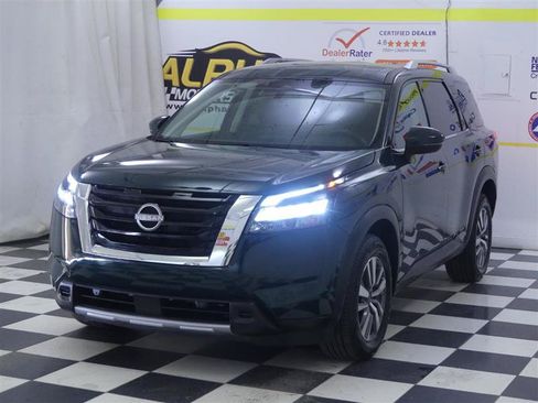 Used 2025 Nissan Pathfinder SL AWD/4WD image 4