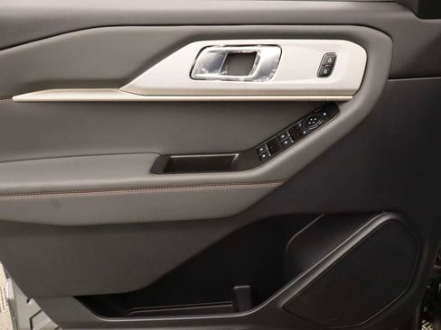 New 2025 Ford Explorer Active w/ Active Comfort Package image 19