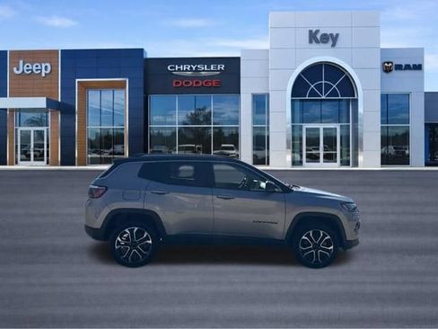 Used 2022 Jeep Compass Limited AWD/4WD image 8