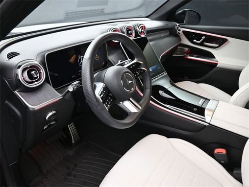 Used 2025 Mercedes-Benz GLC 300 image 19