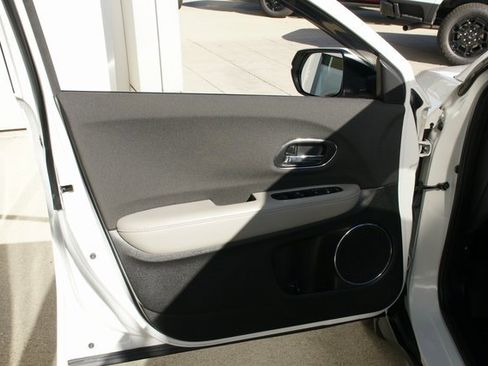 Used 2022 Honda HR-V EX image 12