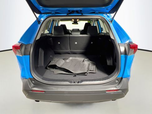 Used 2019 Toyota RAV4 LE FWD image 32