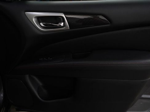 Used 2020 Nissan Pathfinder SL image 11