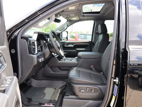 New 2026 GMC Sierra 2500 Denali w/ Denali Reserve Package AWD/4WD image 8