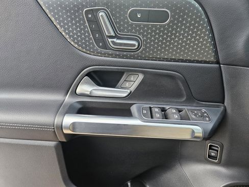 Used 2026 Mercedes-Benz GLB 250 image 14