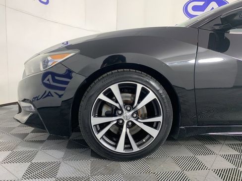 Used 2017 Nissan Maxima Platinum image 11