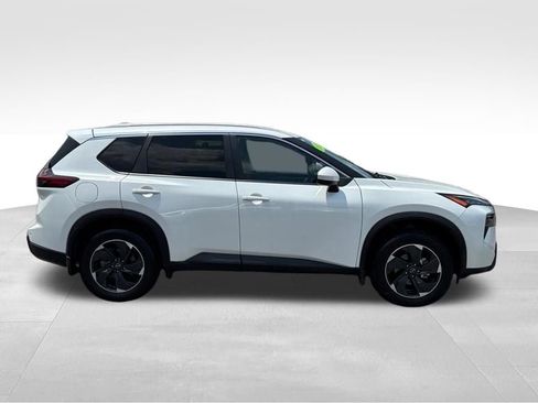 Used 2025 Nissan Rogue SV w/ SV Premium Package AWD/4WD image 9