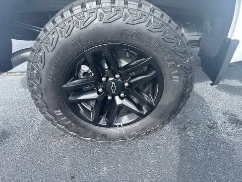 New 2026 Chevrolet Silverado 1500 Custom Trail Boss w/ LPO, Dark Essentials Package AWD/4WD image 11