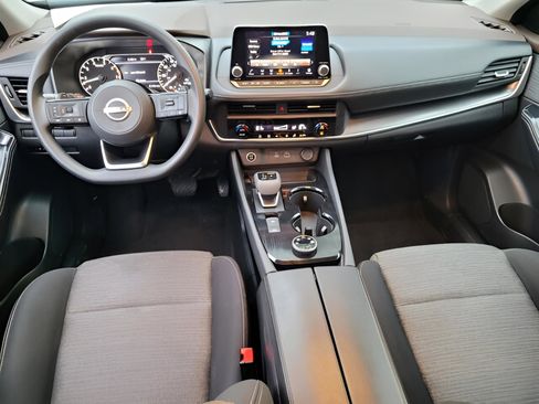 Used 2023 Nissan Rogue SV image 9