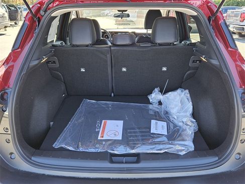 New 2026 Nissan Kicks SR image 11