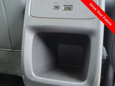 Used 2025 Chevrolet Trax LT FWD image 22