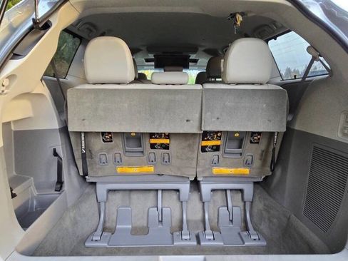 Used 2012 Toyota Sienna XLE w/ Premium Pkg image 19