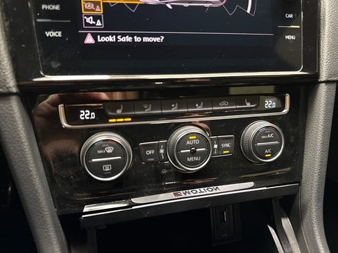 Used 2019 Volkswagen Golf R 4-Door image 23