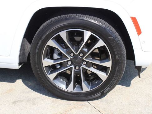 Used 2023 Jeep Grand Cherokee L Overland AWD/4WD image 37