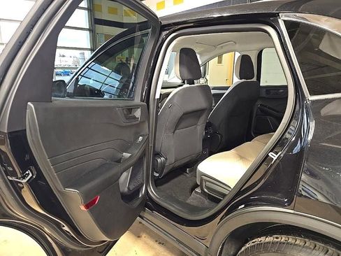 Used 2022 Ford Escape SE w/ Cold Weather Package image 25